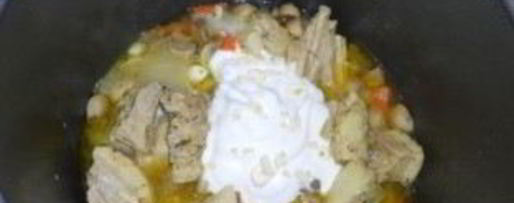 Шаг 2: мяса с шампиньонами в мультиварке