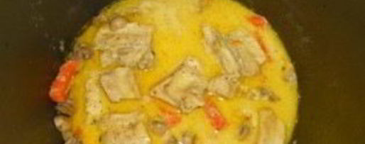 Шаг 3: мяса с шампиньонами в мультиварке