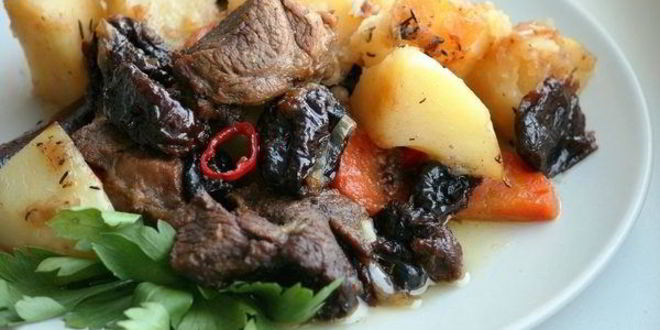 Рецепт острой баранины с овощами и черносливом