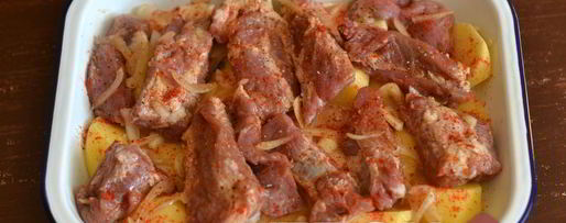 Шаг 3: ребрышек с картошкой в духовке