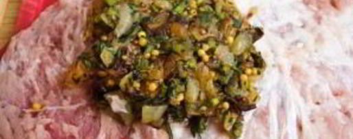 Шаг 3: свинины, фаршированной курагой и луком