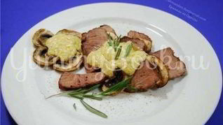 Рецепт Свинины с горгондзолловым соусом