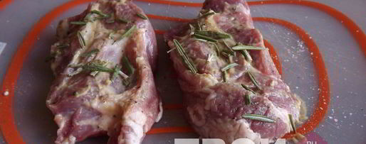 Шаг 1: свинины с розмарином