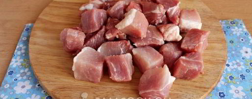 Шаг 3: свинины в горшочках в духовке