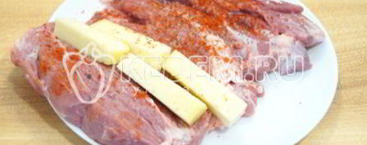 Шаг 4: свинины в рукаве в духовке