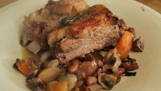 Рецепт Свиных ребрышек с грибами и красной фасолью