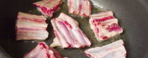 Шаг 1: тушеных ребрышек с картошкой