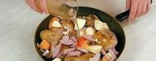 Шаг 3: утки, тушенной в сметане