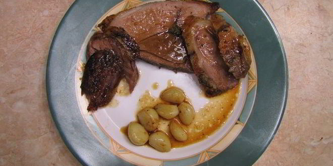 Рецепт запеченной бараньей ножки с чесноком в качестве гарнира