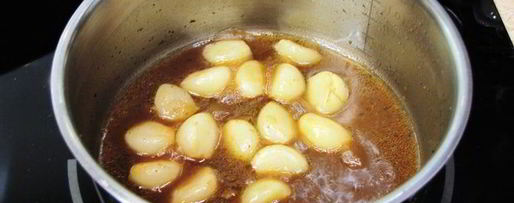 Шаг 12: запеченной бараньей ножки с чесноком в качестве гарнира