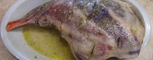 Шаг 5: запеченной бараньей ножки с чесноком в качестве гарнира