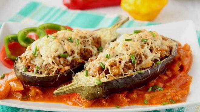 Рецепт Баклажанов фаршированных, на овощной подушке