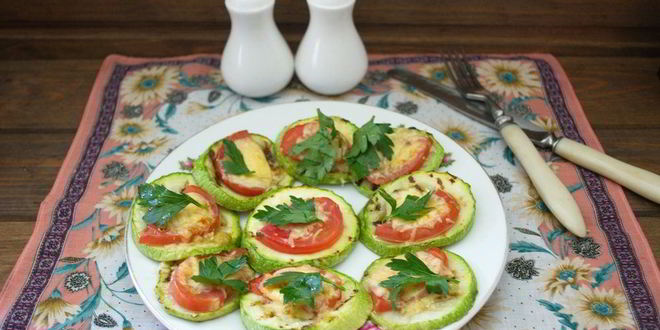 Рецепт кабачков в духовке с помидорами и сыром