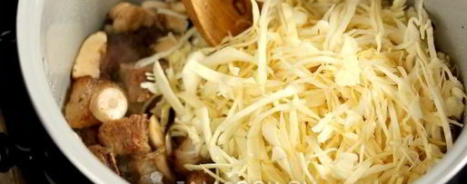 Шаг 4: капусты с мясом и грибами в мультиварке