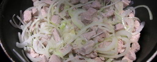 Шаг 2: капусты, тушенной со свининой