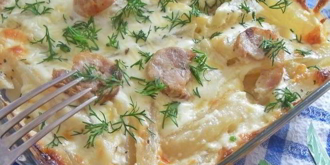 Рецепт картофеля, запеченного с говядиной под сырно-сметанным соусом