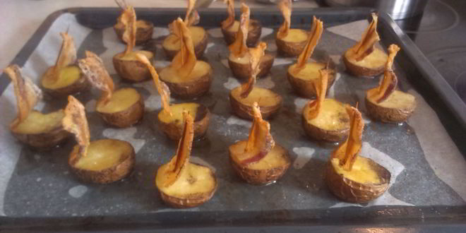 Рецепт картофельных лодочек, запеченных с салом