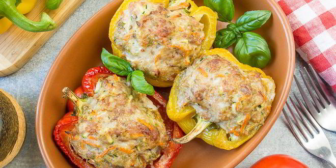 Рецепт печеного перца, фаршированного курицей и овощами