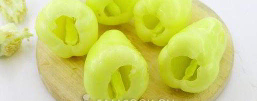 Шаг 3: перца, фаршированного овощами и рисом