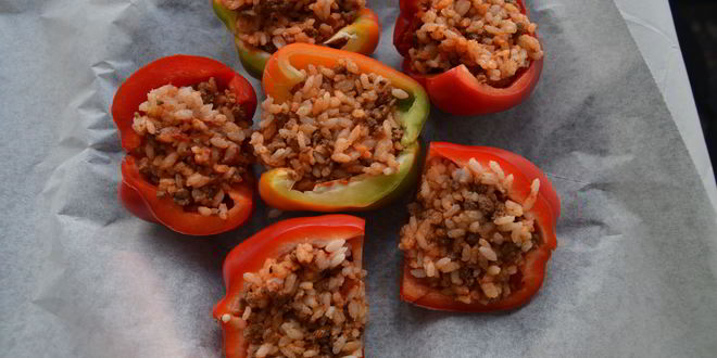Рецепт сладких перцев, запеченных с мясом и рисом