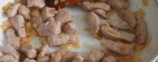 Шаг 1: тушеной капусты со свининой