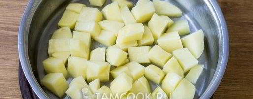 Шаг 2: тушеной картошки с тушенкой