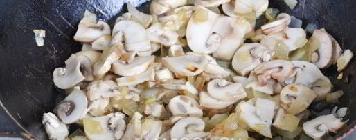 Шаг 6: тушеной квашеной капусты с грибами