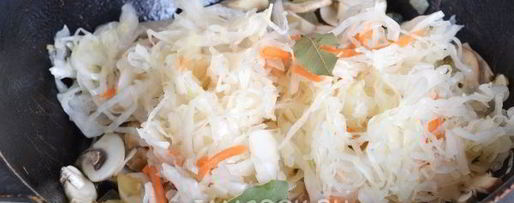 Шаг 7: тушеной квашеной капусты с грибами