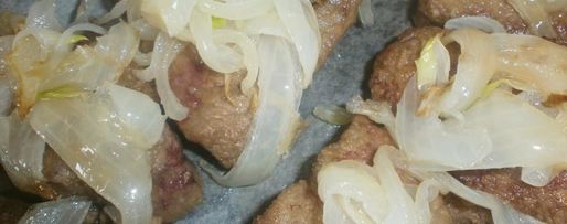 Шаг 14: говяжьей печени с яблоками и луком по-берлински