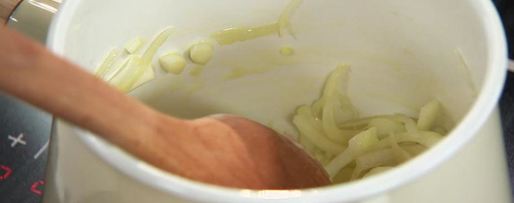 Шаг 1: говяжьей печенки с томленым луком