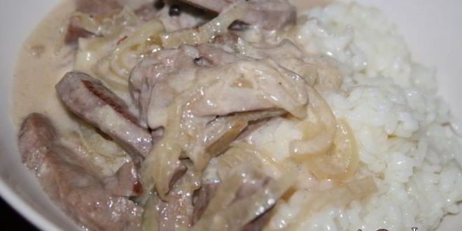 Рецепт индюшиной печени в сметанно-луковом соусе