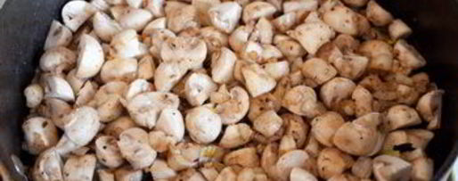 Шаг 6: куриной печени с грибами в сливочном соусе