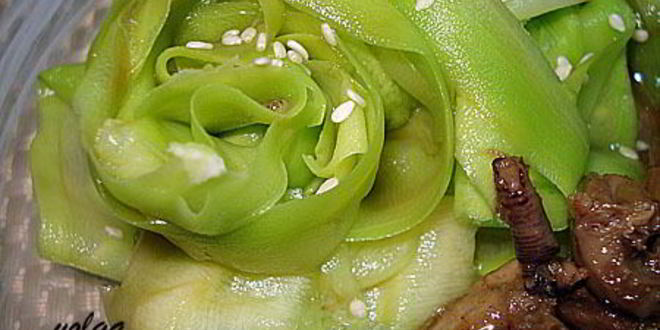 Рецепт куриной печени с лимонно-медовым соусом и кабачковой лапшой