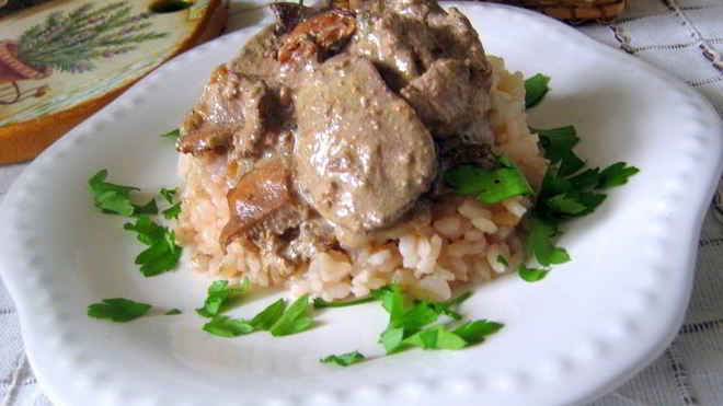 Рецепт Куриной печени с лисичками в сметанном соусе