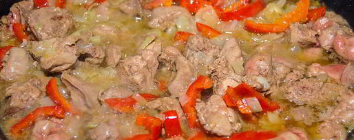 Шаг 2: куриной печени, тушенной с болгарским перцем