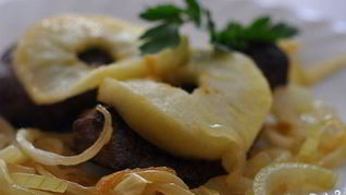 Рецепт Печени с яблоками