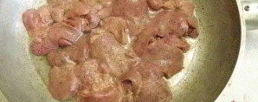 Шаг 1: печенки под соусом