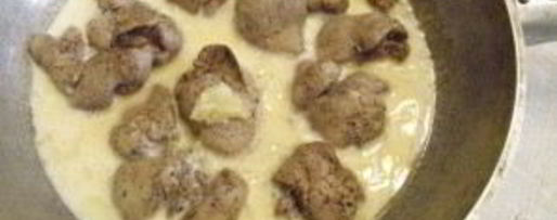 Шаг 2: печенки под соусом