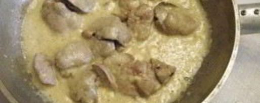 Шаг 3: печенки под соусом