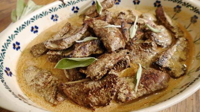 Рецепт Телячьей печени в винном соусе с шалфеем