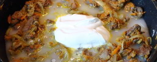 Шаг 12: тушеной печени со сметаной, морковью и луком