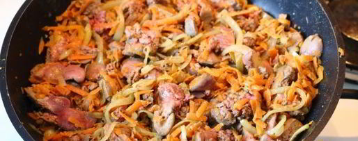 Шаг 10: тушеной печени со сметаной, морковью и луком