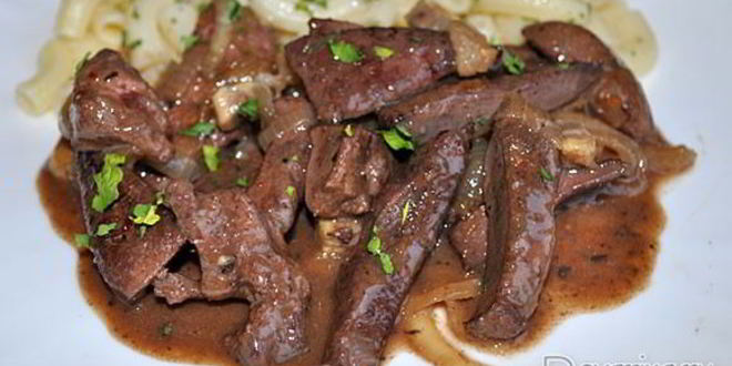 Рецепт жареной печени с винным соусом