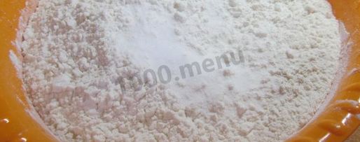 Шаг 1: теста для пельменей без яиц