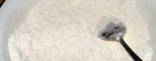 Шаг 1: теста для пельменей на сметане