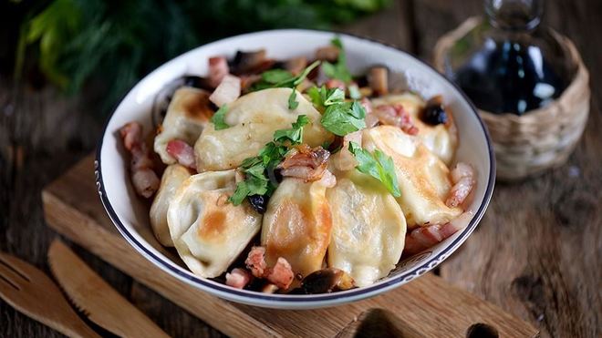 Рецепт Жареных пельменей с луком на сковороде