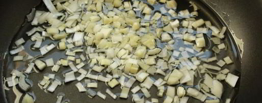 Шаг 1: паэльи с помидорами луком креветками