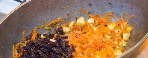 Шаг 14: плова с курагой и изюмом