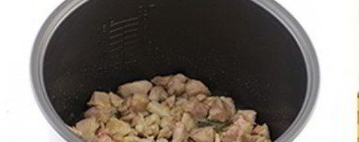 Шаг 2: плова с курицей в мультиварке