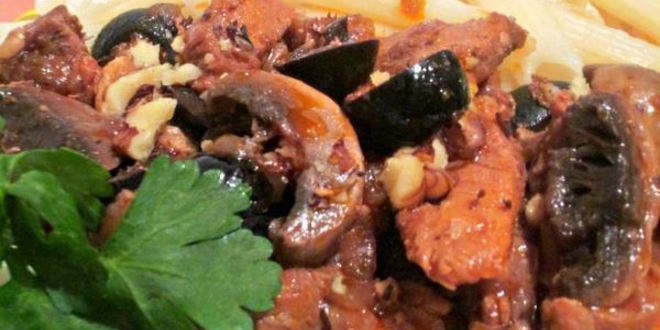 Рецепт мясного рагу с грибами и орехами